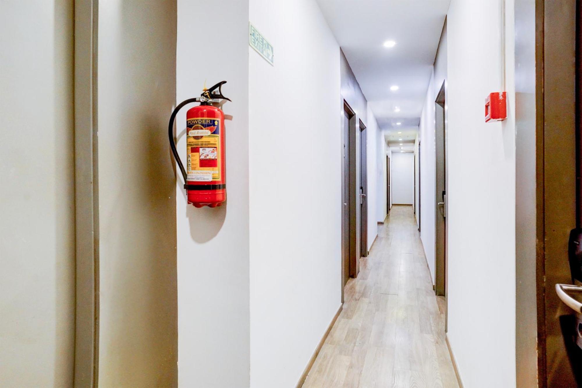 מלון מומביי Townhouse Khar The Habitat מראה חיצוני תמונה